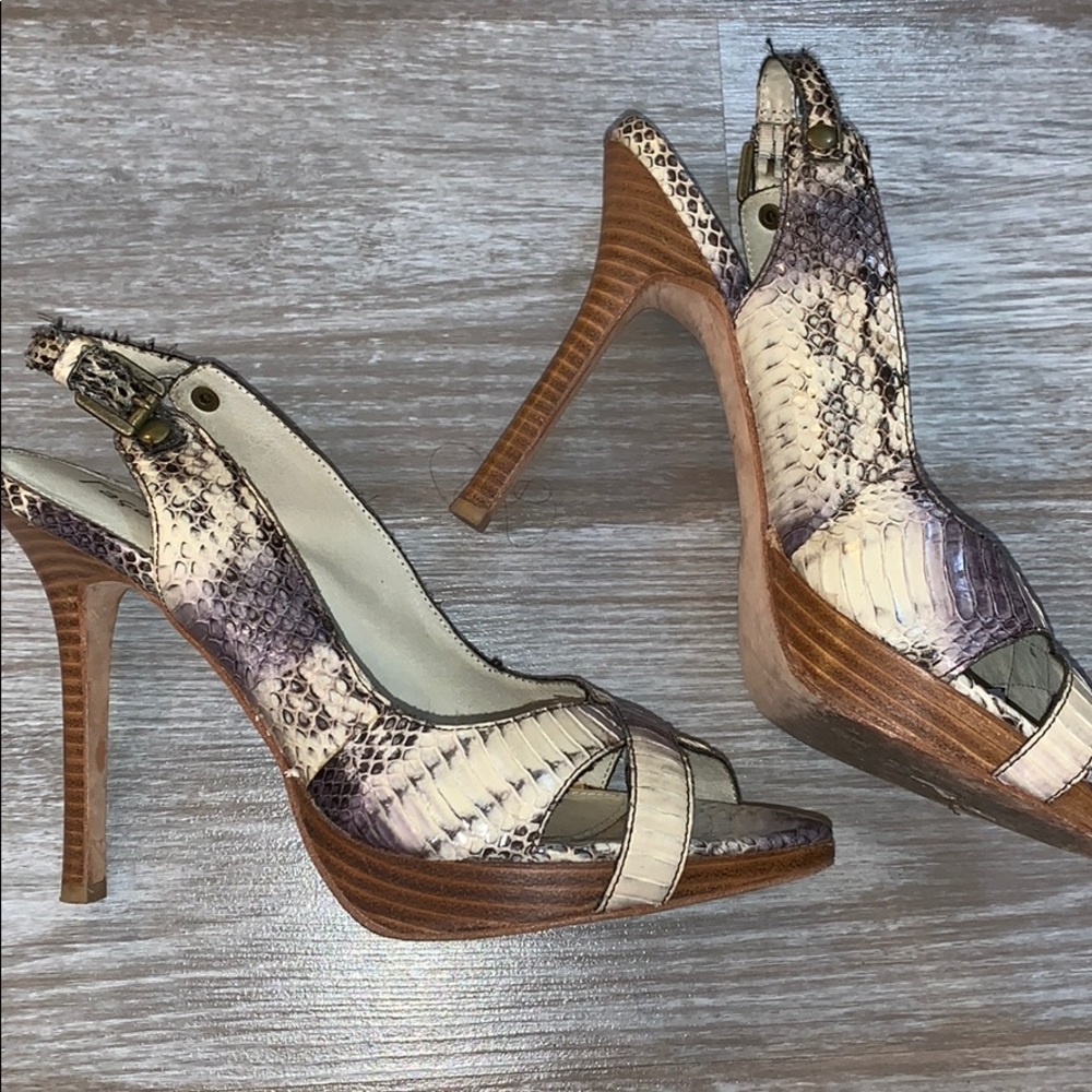 Facade leather grey and white snake 🐍 size 8